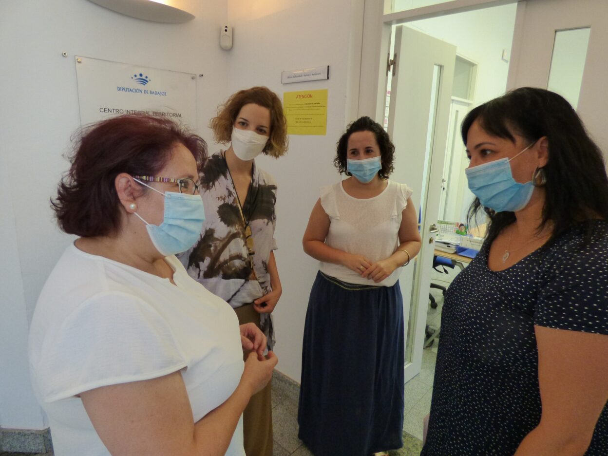 La Directora Del Instituto De La Mujer De Extremadura Visita Llerena