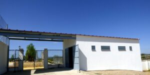 almacén y zona cubierta parque infantil de tráfico