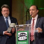 llerena recibe premio onda cero