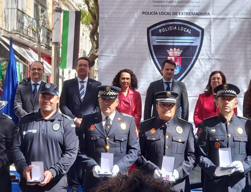 El agente de Llerena Miguel Ángel Herrera  Medina es condecorado en el Día de la Policía Local de Extremadura