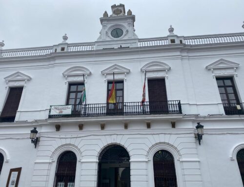 Banderas a media asta en Llerena por las personas fallecidas y desaparecidas en las inundaciones  provocadas por la DANA